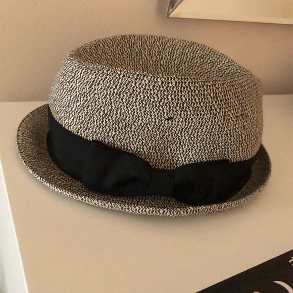 Black and white Paper Straw Hat🤠 - Picture 2 of 5